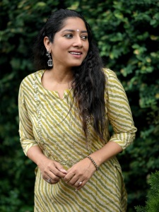 anumol-latest-photos-in-simple-makeup-look-004