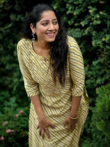 anumol-latest-photos-in-simple-makeup-look-005