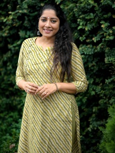 anumol-latest-photos-in-simple-makeup-look-007