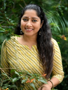 anumol-latest-photos-in-simple-makeup-look-009