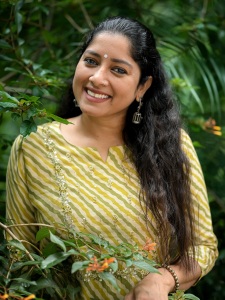 anumol-latest-photos-in-simple-makeup-look-010