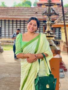 anumol-latest-photos-in-simple-makeup-look