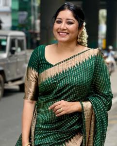 anumol-new-photos-in-green-saree-0713-001