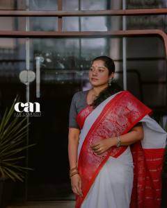 anumol-new-photos-in-pattu-saree-004