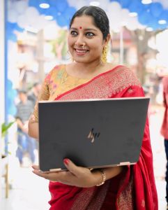 anumol-new-photos-in-red-pattu-saree-002