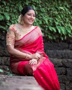 anumol-new-photos-in-red-pattu-saree