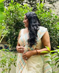 anumol-new-photos-without-makeup-003