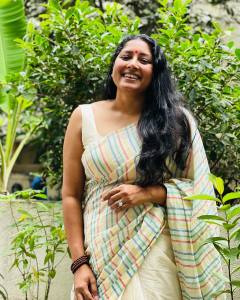 anumol-new-photos-without-makeup-004