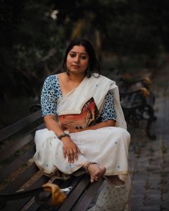 anumol-photos-in-saree-latest-001