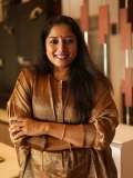 actress-anumol-in-loose-fit-top-with-different-bottom-ideas-photos-003