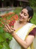 anumol-in-traditional-kerala-setsaree-with-blouse-combination-pics-003