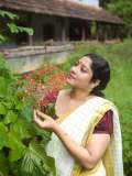 anumol-in-traditional-kerala-setsaree-with-blouse-combination-pics-004