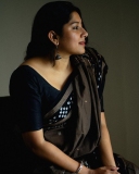 actress-anumol-beautiful-images-in-saree-002