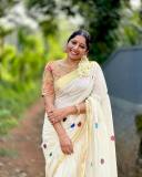 actress-anumol-onam-saree-2023-photos-002