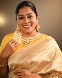 anumol-in-golden-saree-with-yellow-blouse-photos-003