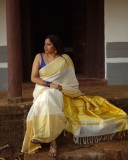 anumol-in-kerala-saree-with-blue-blouse-combination-002
