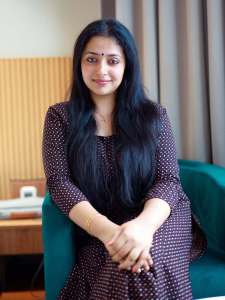actress-anu-sithara-in-dot-printed-simple-churidar-stitching-ideas-photos-004