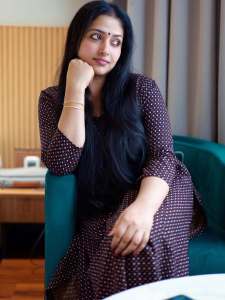 actress-anu-sithara-in-dot-printed-simple-churidar-stitching-ideas-photos-005