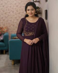 anu-sithara-beautiful-photos-in-saree-latest-001