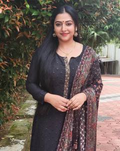 anu-sithara-beautiful-photos-in-saree-latest