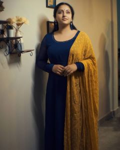 anu-sithara-hd-saree-005