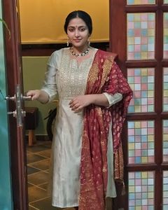 anu-sithara-hd-saree-006