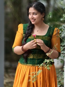 anu-sithara-in-green-and-yellow-dhavani-combination-photos-004