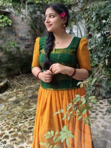 anu-sithara-in-green-and-yellow-dhavani-combination-photos