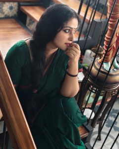 anu-sithara-in-green-cotton-saree-photos-001