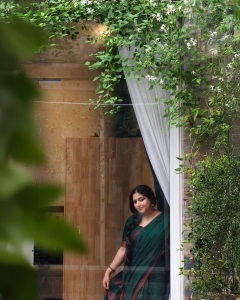 anu-sithara-in-green-cotton-saree-photos-003