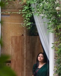 anu-sithara-in-green-cotton-saree-photos-004