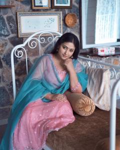 anu-sithara-in-pink-churidar-with-blue-dupatta-001