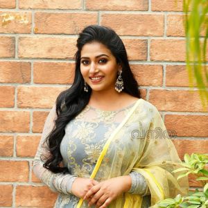 anu-sithara-in-vanitha-photoshoot-003