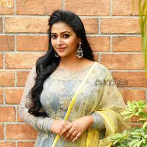 anu-sithara-in-vanitha-photoshoot-004