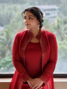 anu-sithara-in-wine-red-overcoat-with-long-dress-photo-002