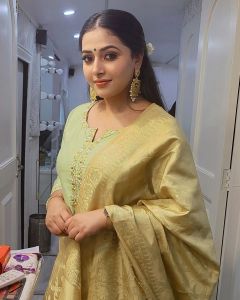 anu-sithara-latest-pictures-in-churidar-and-saree-002