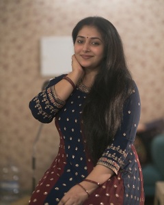 anu-sithara-new-images-with-simple-makeup-look-ideas-002