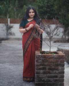 anu-sithara-new-images-with-simple-makeup-look-ideas-003