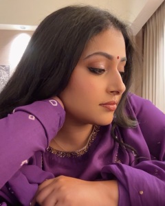 anu-sithara-new-images-with-simple-makeup-look-ideas-006