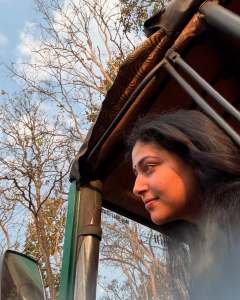anu-sithara-new-images-with-simple-makeup-look-ideas-009