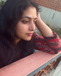 anu-sithara-new-images-with-simple-makeup-look-ideas-014