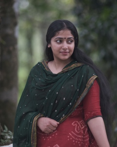 anu-sithara-new-images-with-simple-makeup-look-ideas-015