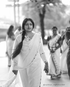 anu-sithara-new-photos-in-Guruvayoor-temple-002