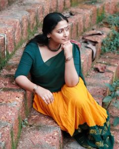 anu-sithara-new-photos-in-half-saree-0321-002