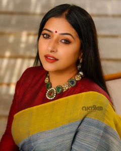 anu-sithara-new-photoshoot-for-vanitha-002