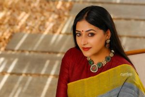 anu-sithara-new-photoshoot-for-vanitha-004