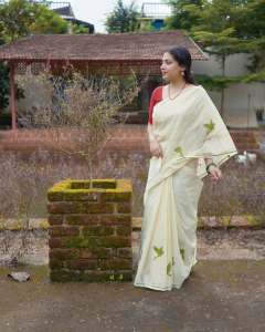 anu-sithara-temple-look-in-kerala-saree-pics-003