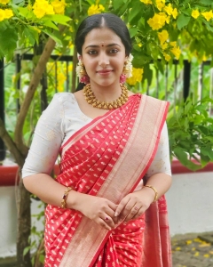 anusithara-new-saree-pictures-01