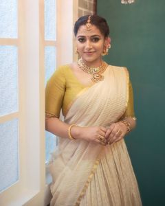 anusithara-photos-hd-004