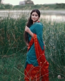anu-sithara-in-red-and-blue-saree-latest-images